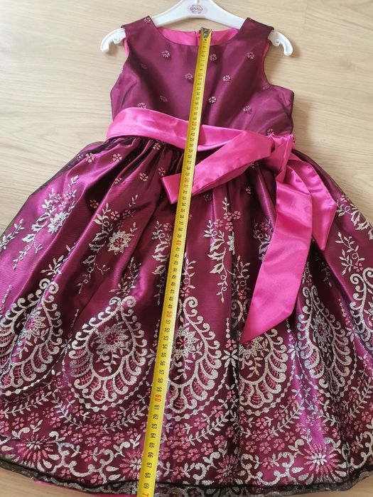 Vând rochita fetite