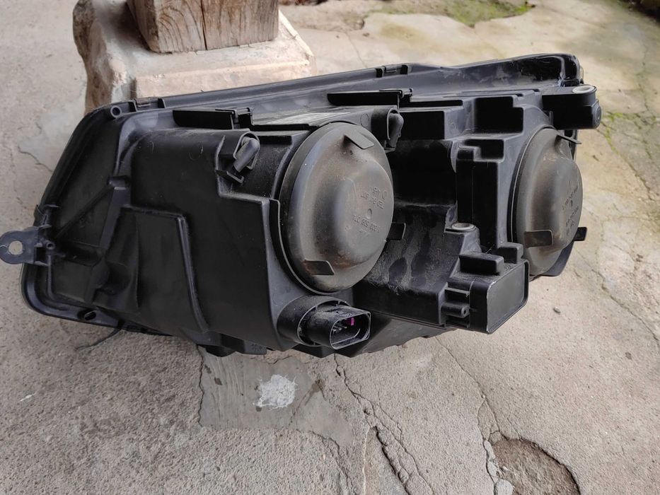 Фар VW Transporter T5 Face Cravelle Multivan десен / Фар Транспортер