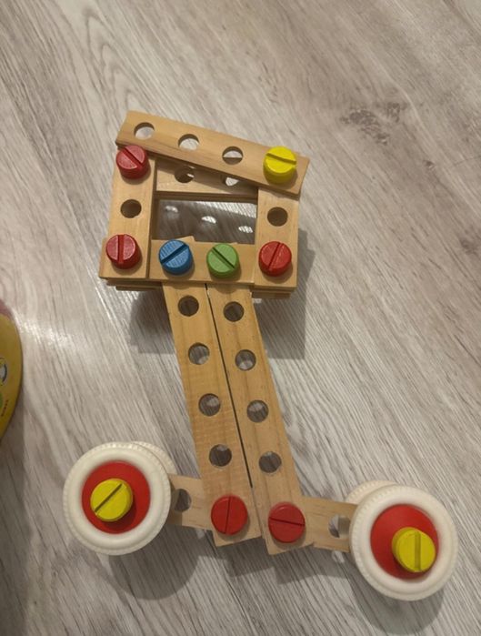 Cuburi construit lemn