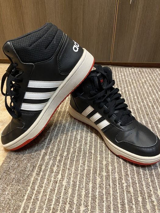 Продавам кецове “Adidas”