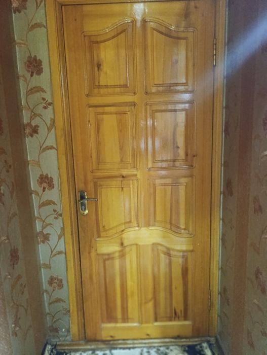 Продам двери (из настоящего дерева)