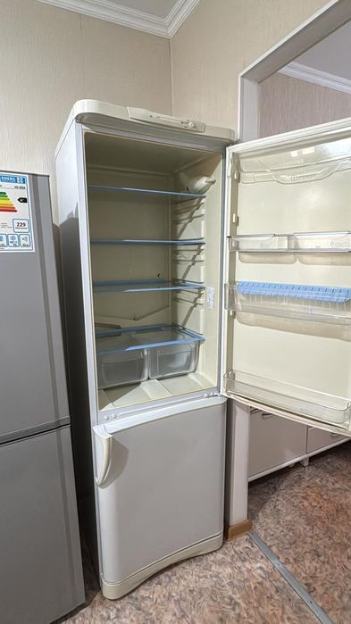 Холодильник INDESIT