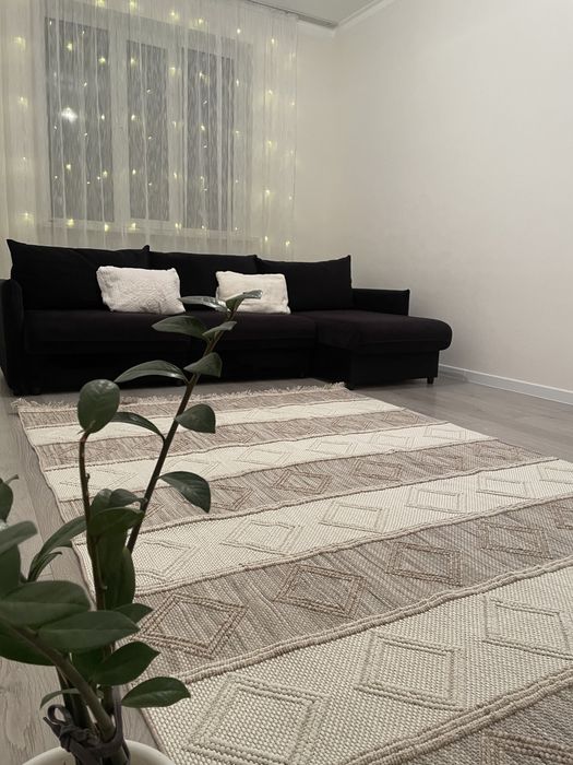 Диван интерьерный