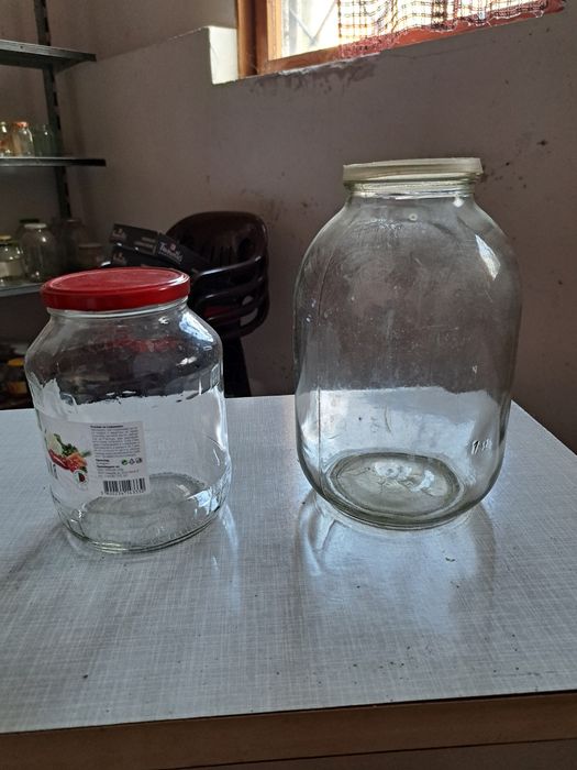 Продавам стъклени буркани различни видове и  размери