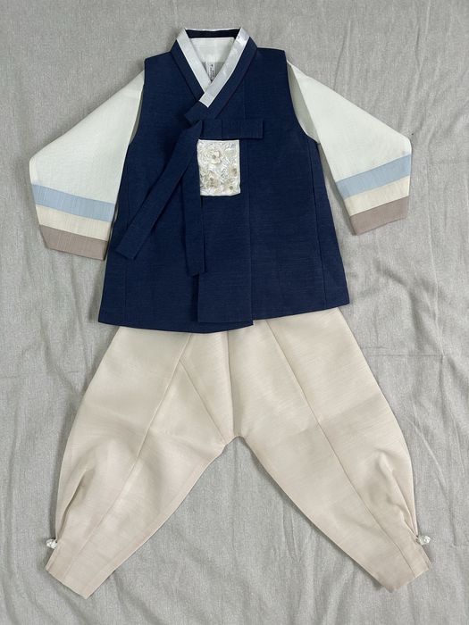 Традиционный ханбок для мальчика (4–6 лет)