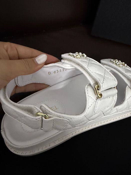 Сандали Chanel белые 37