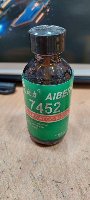 Клей для склеивания зеркло заднего вида на автомобиле