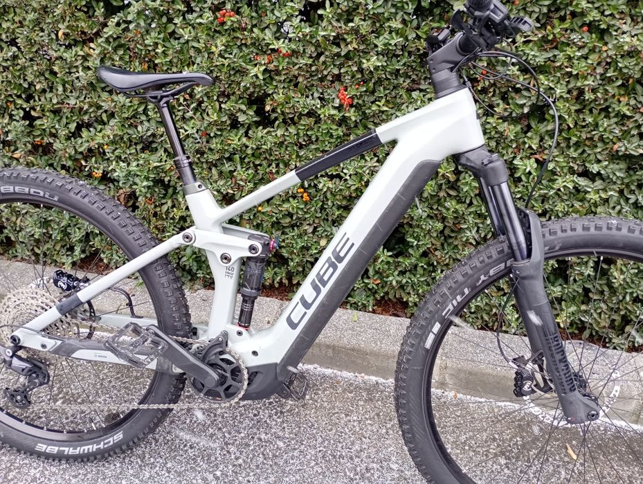 Bicicleta electrica Cube carbon 750