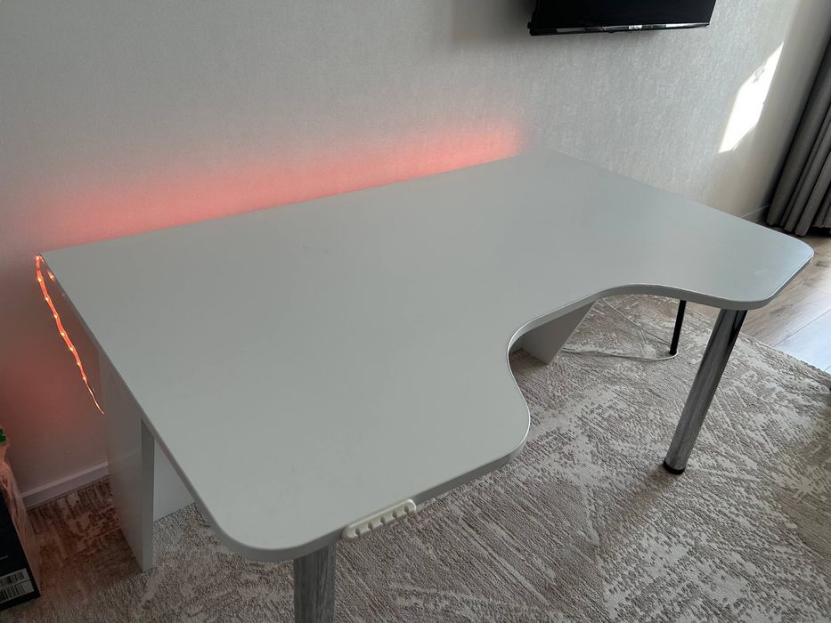 Компьютерный стол, белый