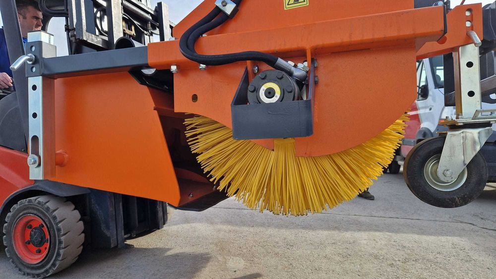 Perie industriala matura stradala buldoexcavator, incarcator, Bobcat