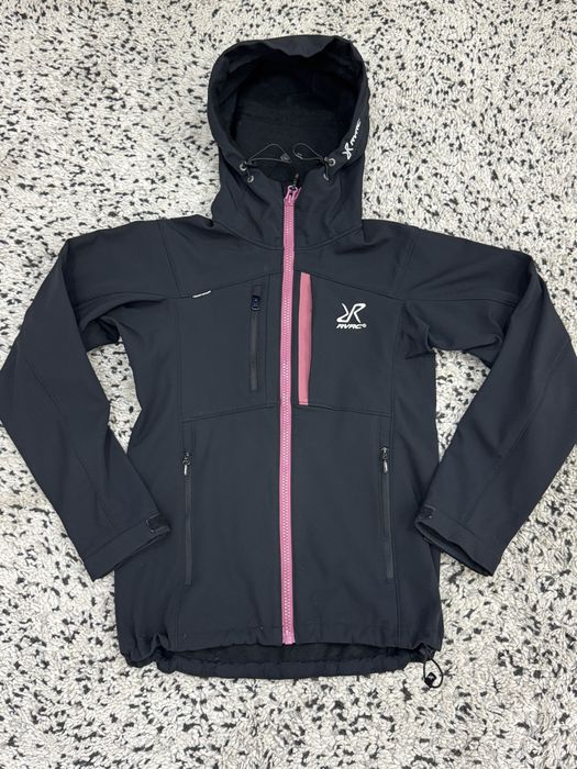 Дамско софтшел яке REVOLUTION RACE . Размер XS