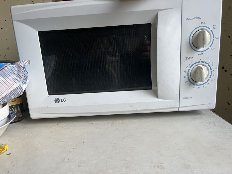 Продам Микроволновку LG