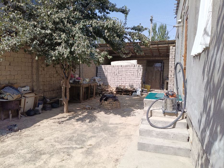 Участка сотилади Урикзор бозори ва Абу сахий уртасида жойлашган 6 соти