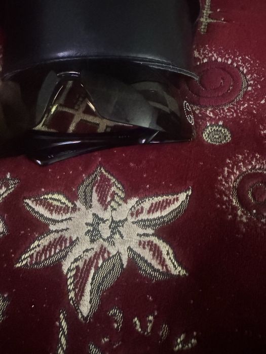 Ochelari Gucci noi!