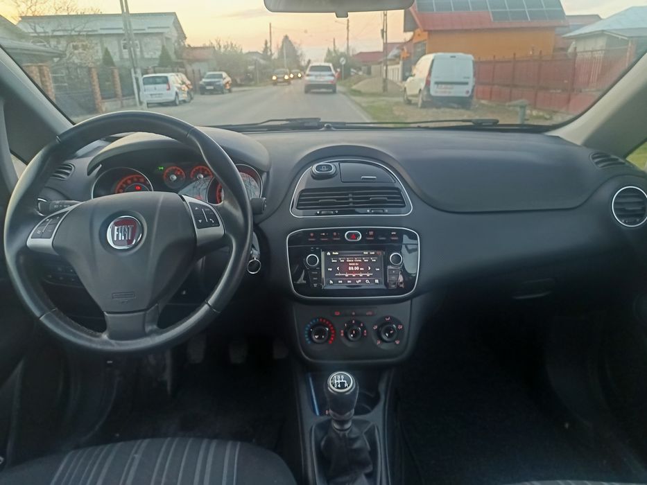 VAND FIAT PUNTO EVO BENZINA 1,2 AN 2011 KM 88600 reali