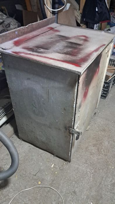 Продам сейф 80×60×50 см две полки