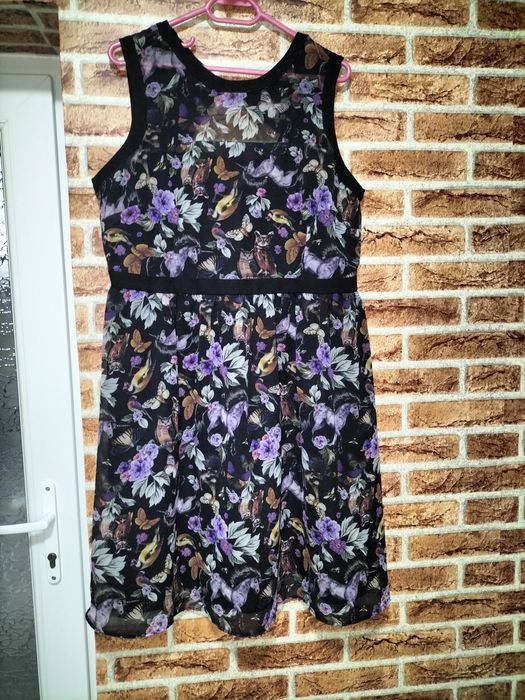 Haine și genți damă.