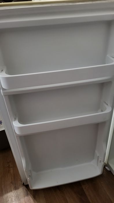 Холодильник мини Midea AS-120LN

Продам б/у х