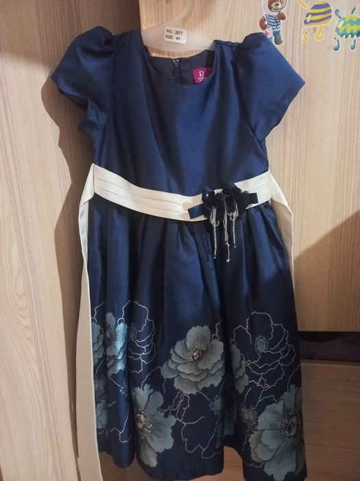 Нарядные платья для девочек с 4 до 6лет. 2000тг