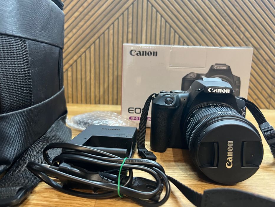 Фотоапарат Canon 250d