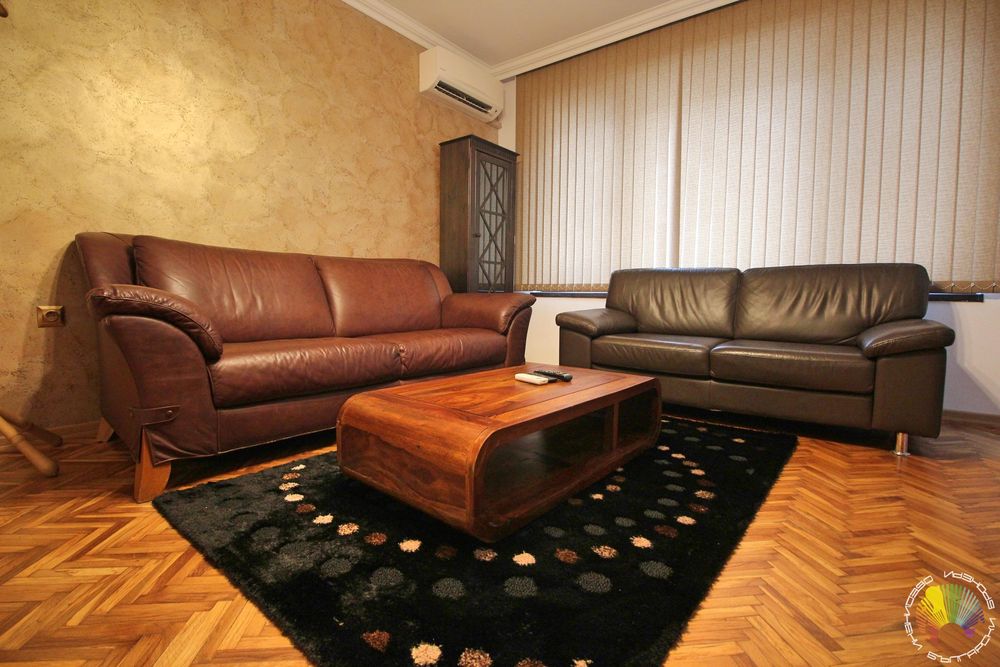 Дава се под наем Тристаен апартамент в Бургас, Център - 100 кв.м за 969 € - Снимка #2