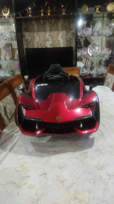 Pultli moshina Ferari