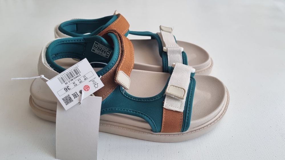 Нови детски сандали Reserved 36 номер