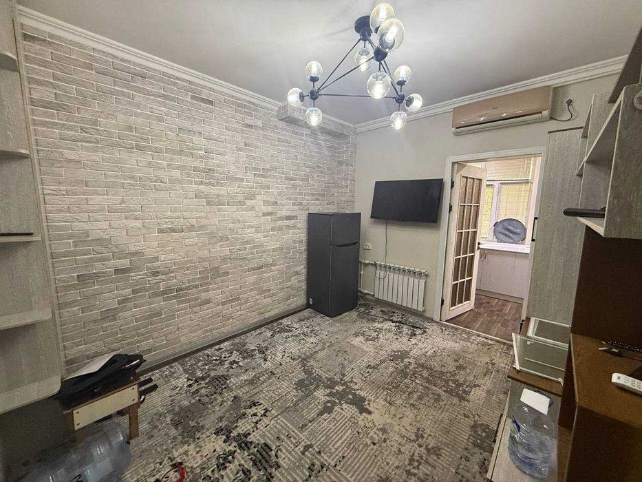 Сергели-7, 300 школа, 3-бекат метро яқин 1-этаж 3 хона қилинган