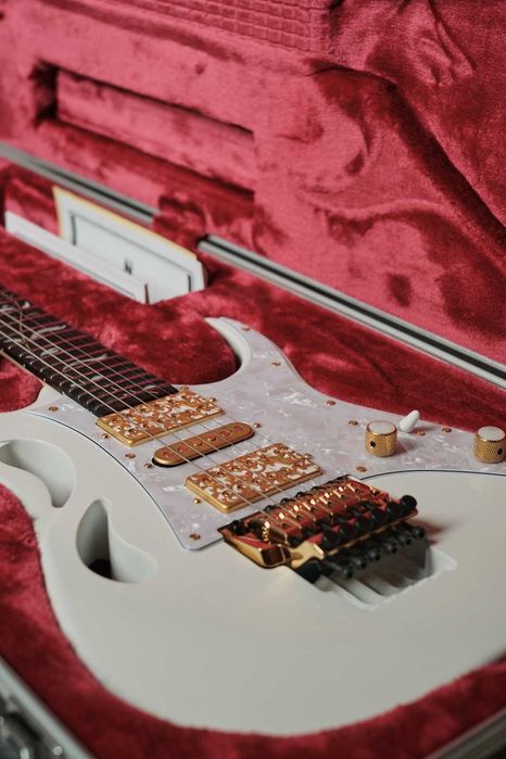 Ibanez PIA Steve Vai SW – Made in Japan – Отлично състояние