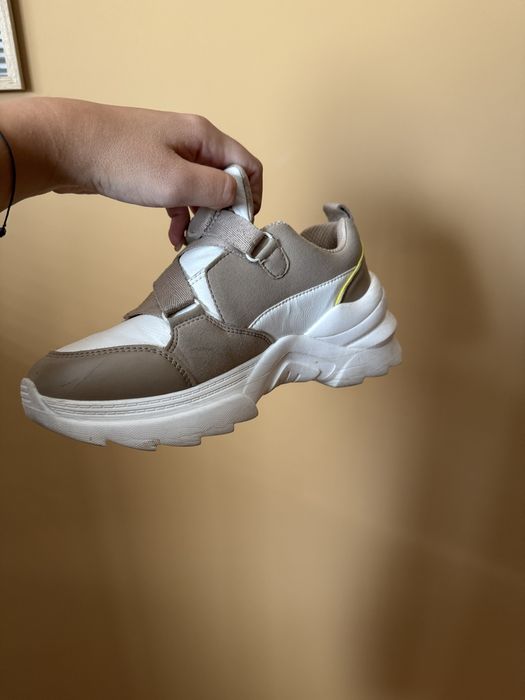 Дански маратонки Reserved