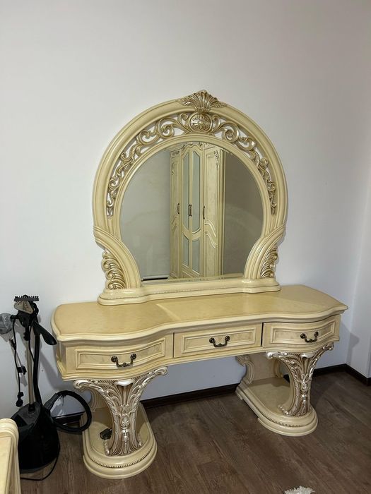 Кровать двуспальная + комод