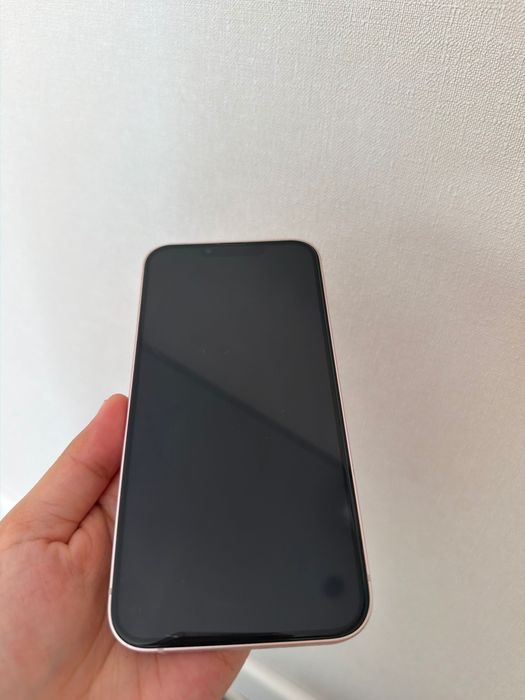 iPhone 13 розовый