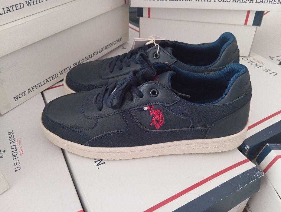 Продается мужское кроссовки