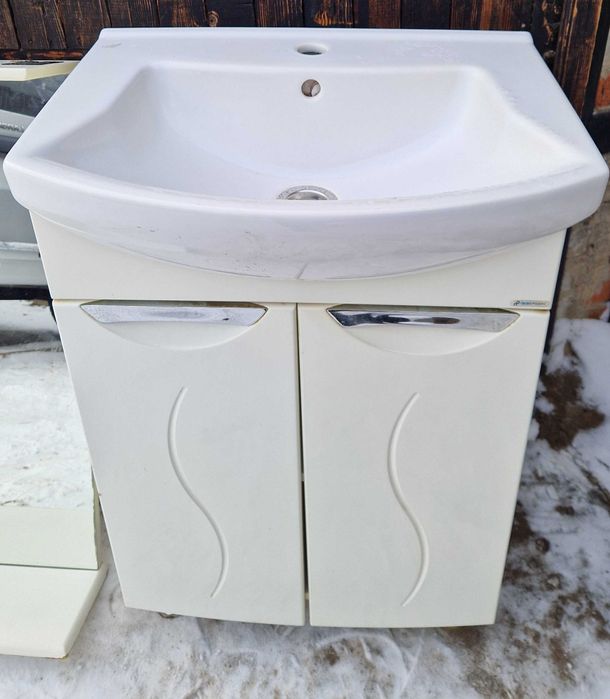 Продам раковину с тумбой
