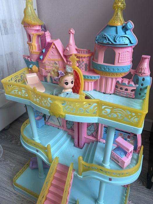 Продам кукольный домик