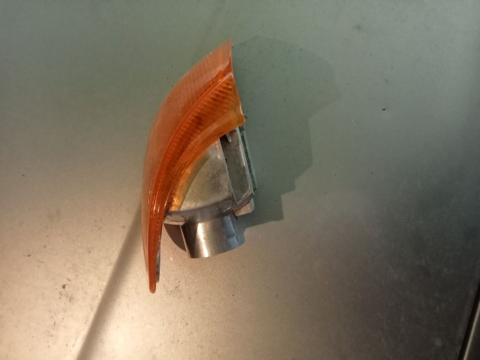 Продаю поворотник на ваз