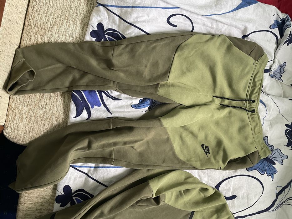 Nike tech fleece medium olive