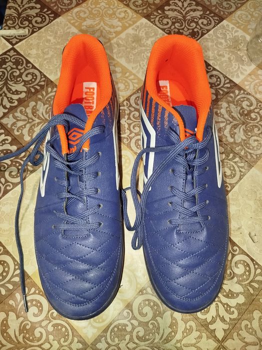 Футболни обувки УМБРО