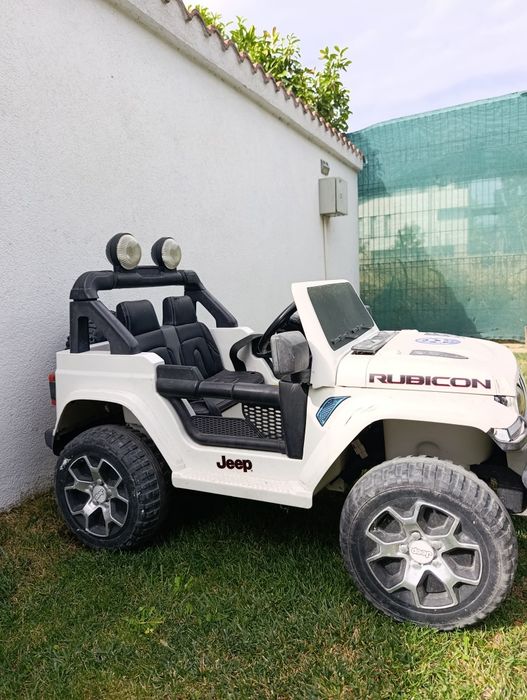 Mașinuță electrica cu telecomanda și pedale .2+ jeep rubicon