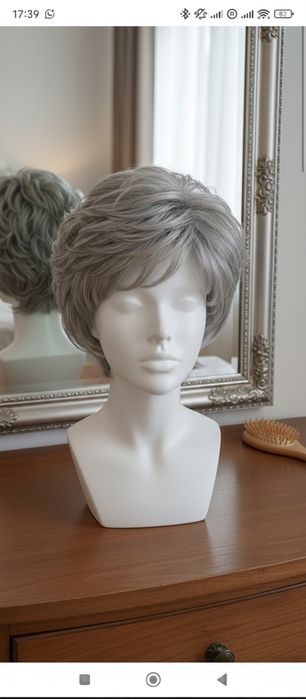 Perucă Damă Premium – Stil Elegant, Gri Argintiu, Aspect Natural