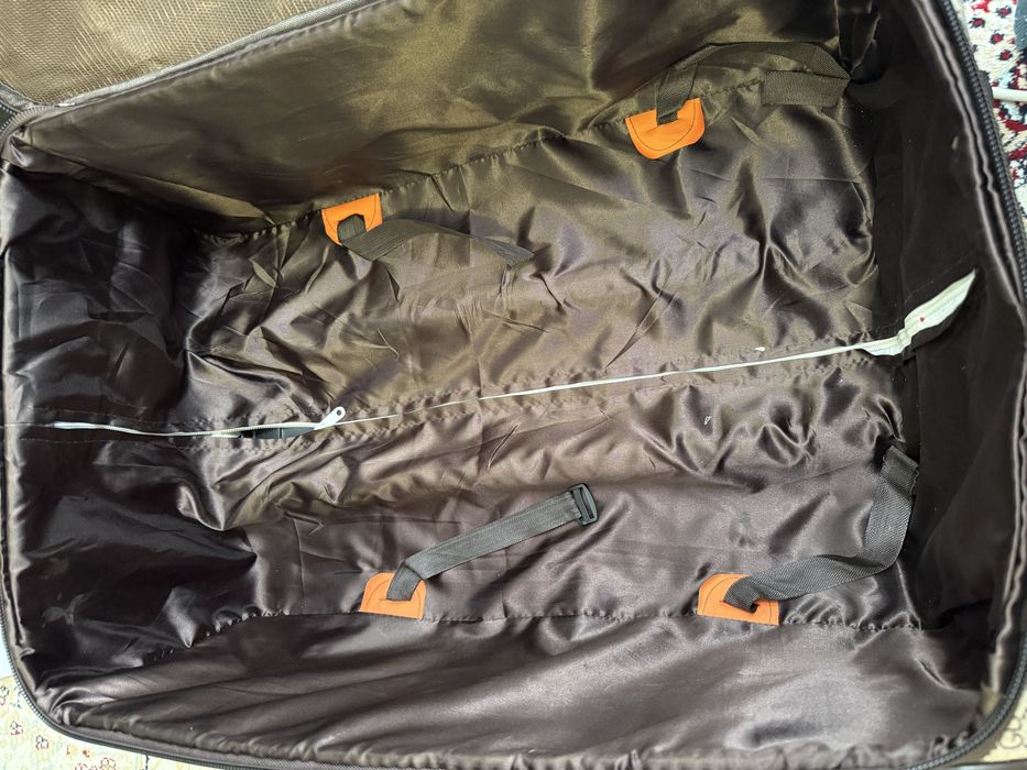 Продам чемодан б/у