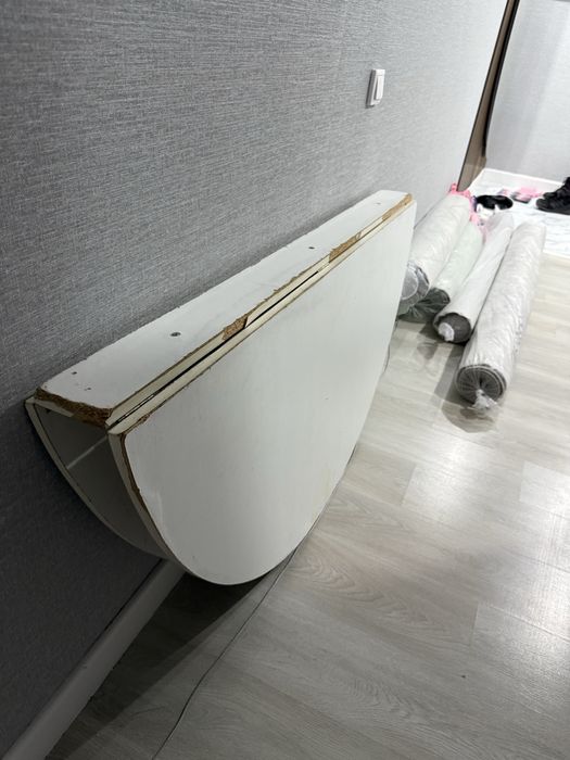 Продам срочно стол