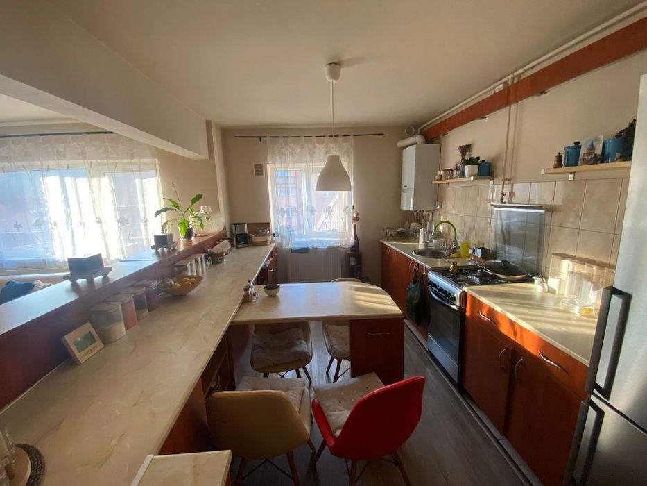 Vând apartament 4 camere și/sau garaj