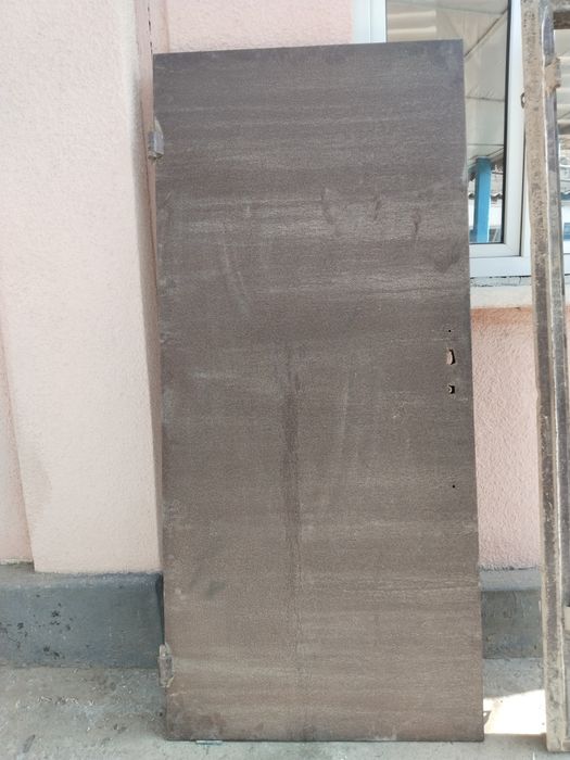 Металлическая дверь