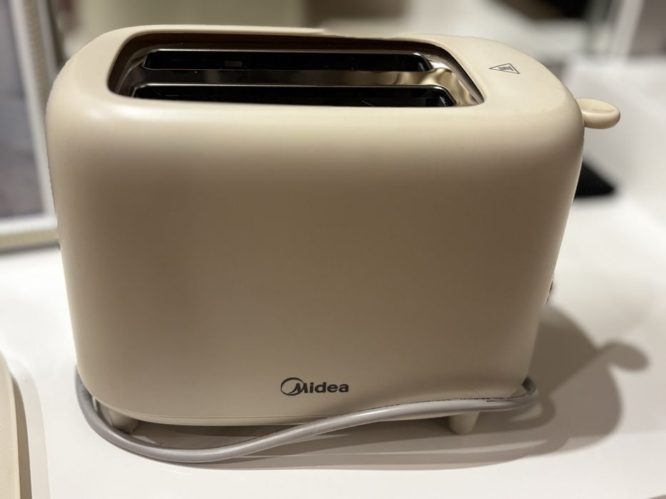 Тостер Midea новый