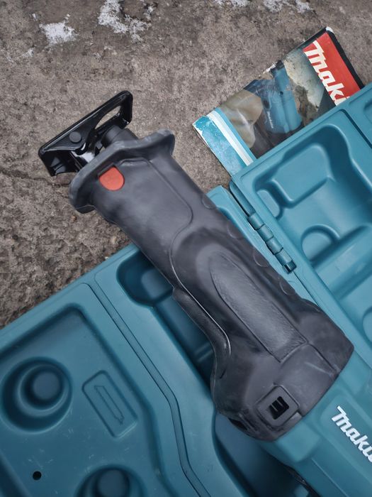 Makita JR3050T Fierastrau sabie , 1100W, NOU