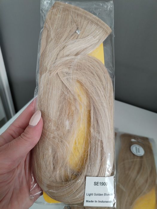 Изкуствена светло руса синтетична коса