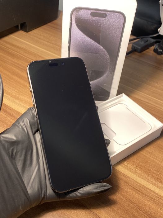 iPhone 15 Pro• 256 GB • Black Titanium