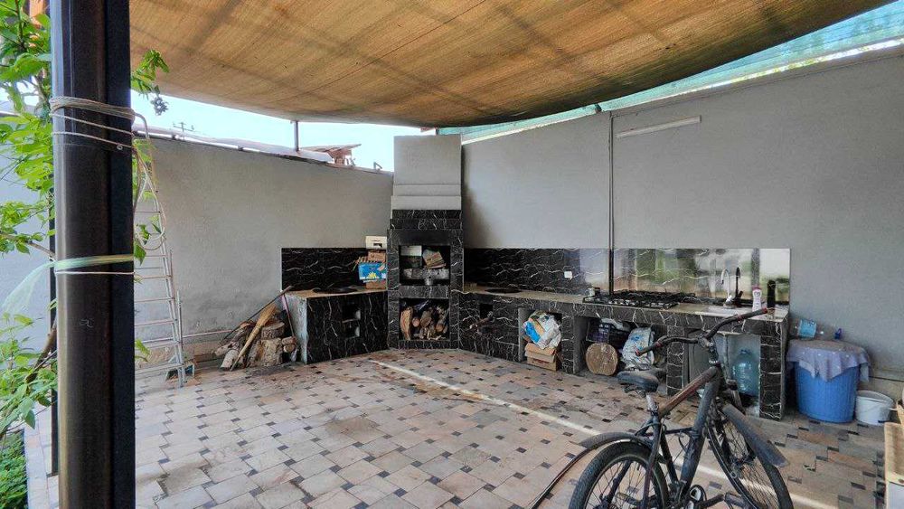 Участок 4-сотки 2-Этажный 10-комнат,улица Мехржон, 4-роддом.