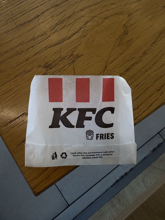 Комплект ресторантска посуда от векосокласния ресторант KFC